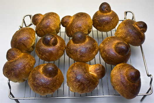the cooked and cooling brioche buns