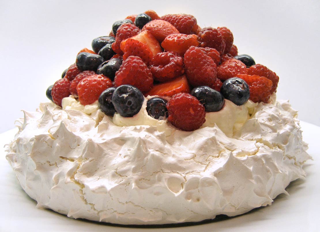 the finished pavlova