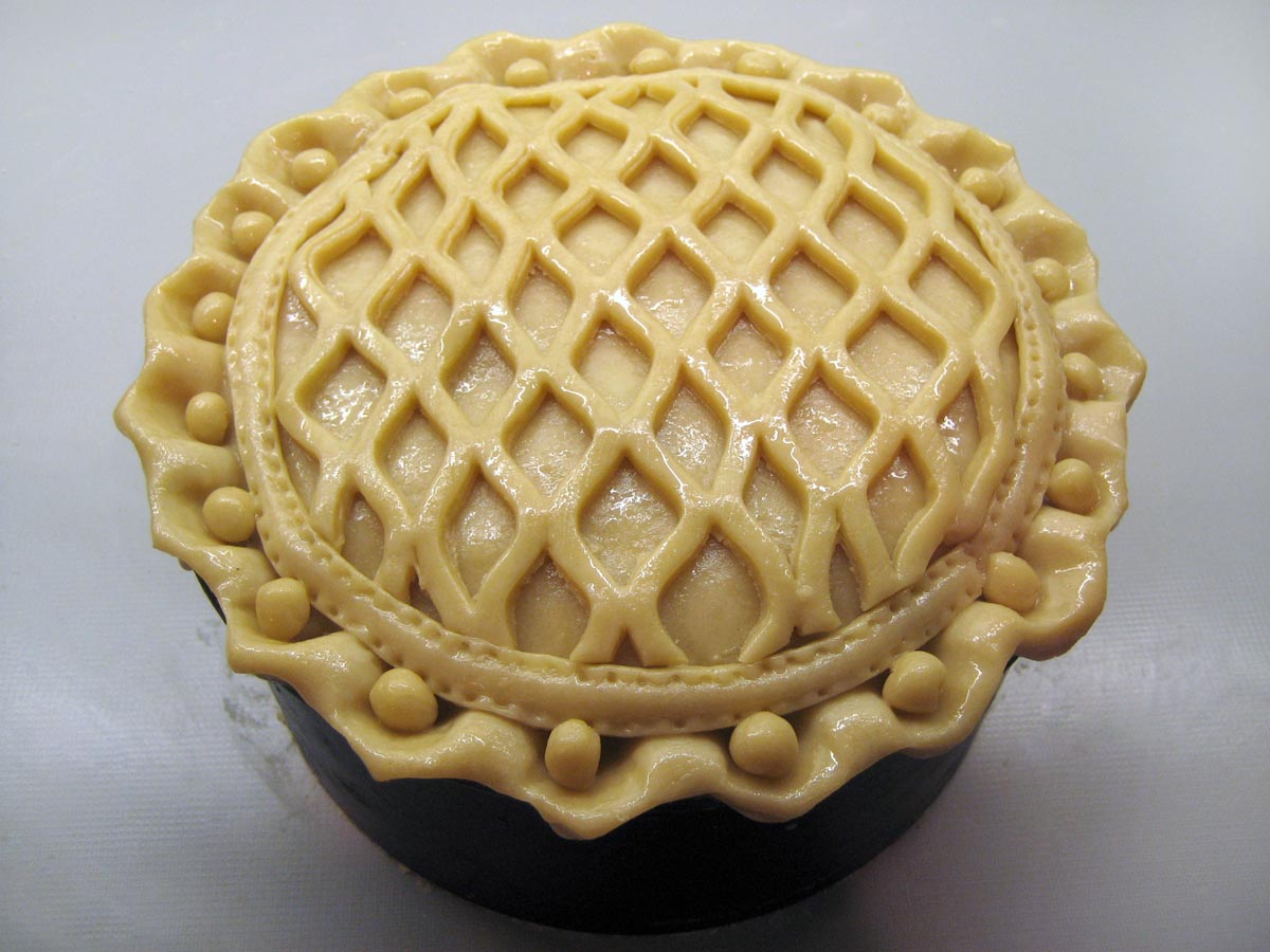 patterning the pastry lid